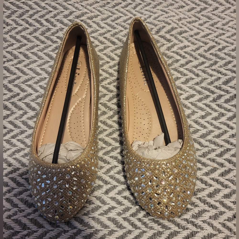 Gold Shimmery Girl Link Flats Size: 3